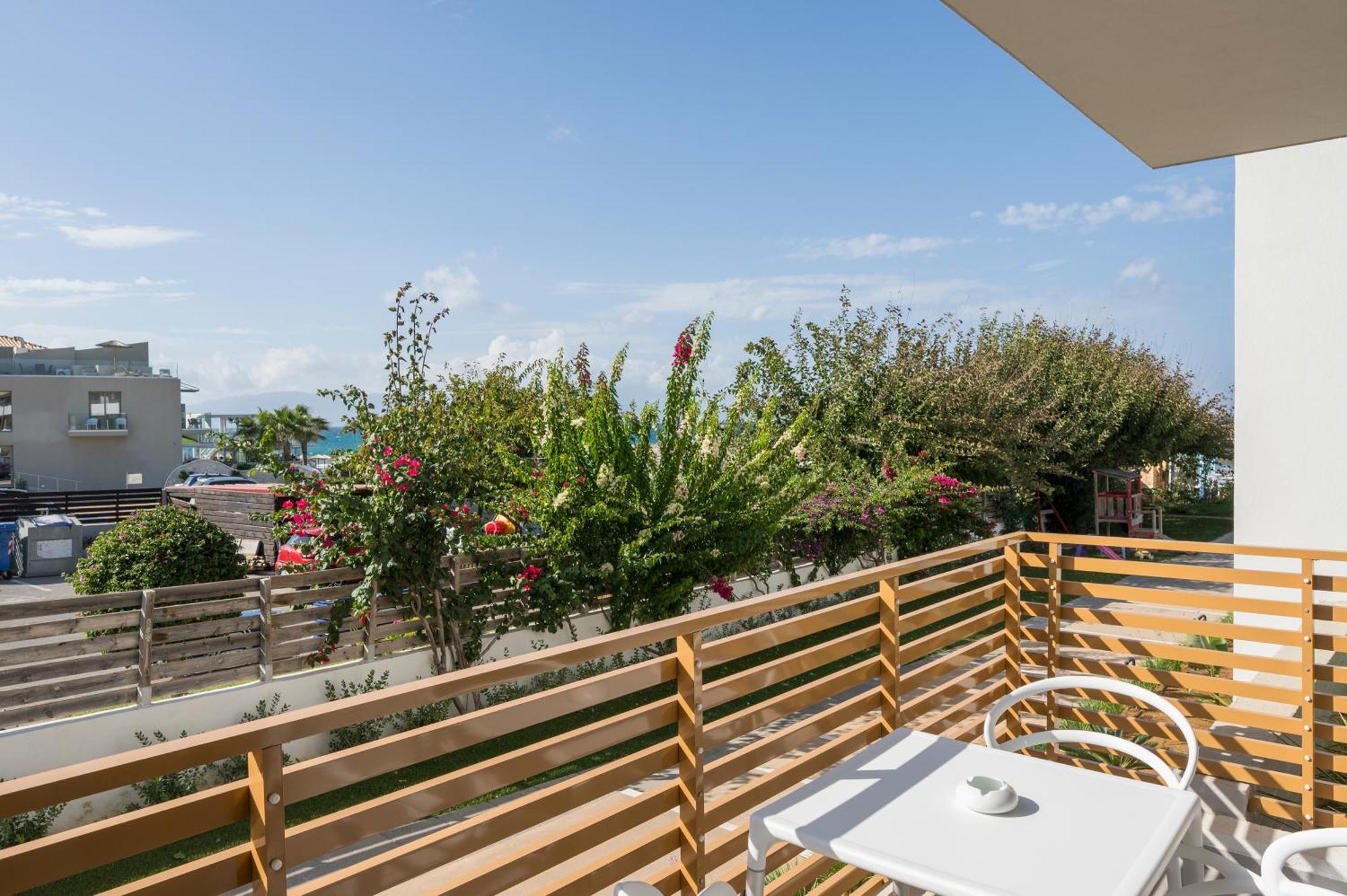 Ostrakon Suites Agia Marina Esterno foto